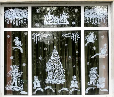 Новогодние рисунки на окнах | Рисунки, Украшение двери класса на рождество,  Зимние украшения