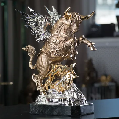 Купить скульптуру «Золотой телец» от Андрея Озюменко в Украине.