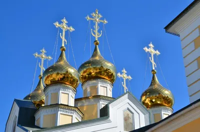 Золотые Купола Русской Православной Церкви С Крестом Фотография, картинки,  изображения и сток-фотография без роялти. Image 12336068